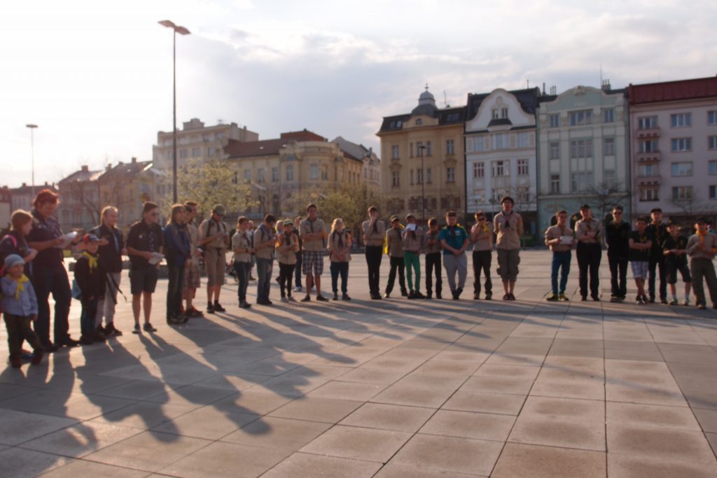 Skautský nástup na ostravském Masarykově náměstí